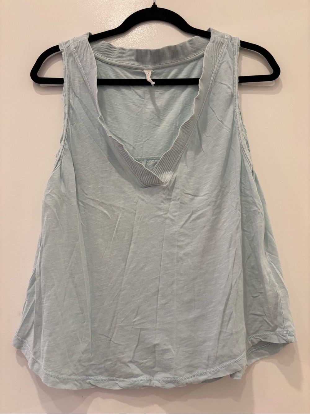 Daily Practice by Anthropologie cropped V-Neck light weight layering Tank Top